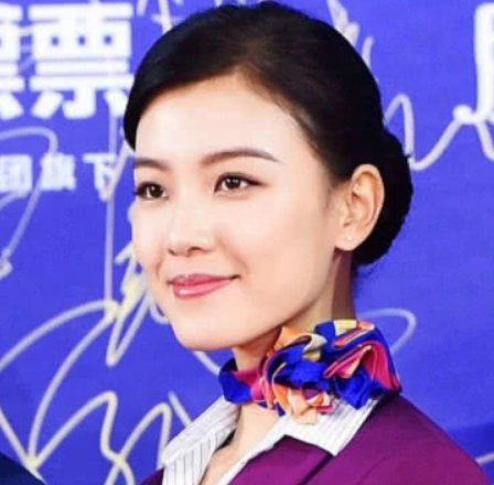 张雅玫被称国内“全智贤” 她是《中国机长》2号乘务员张秋悦