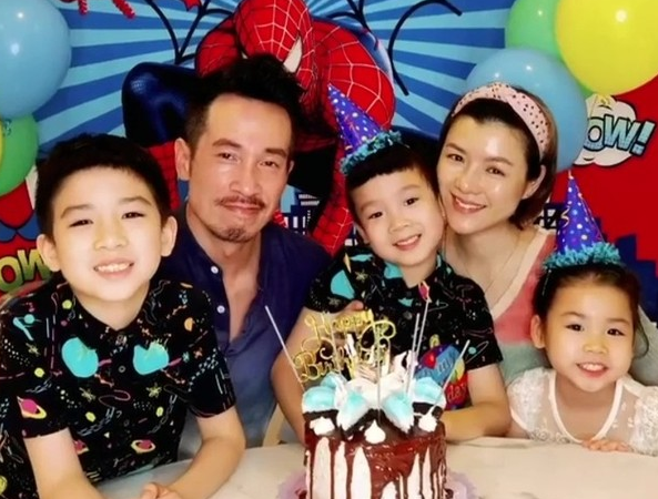 陈豪陈茵微为二儿子庆生 三女儿试图偷吃蛋糕十分可爱