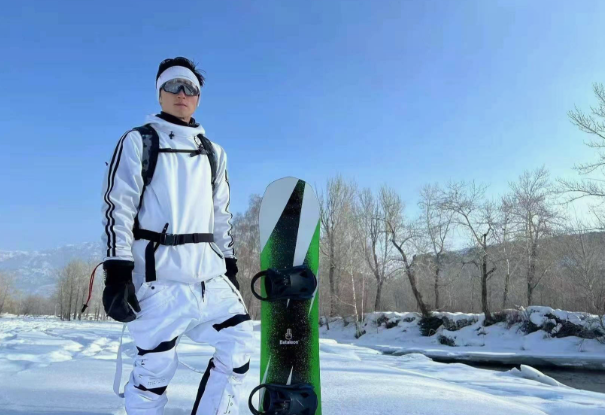 打破次元壁！奧運冠軍徐夢桃在線邀約謝霆鋒一起滑雪